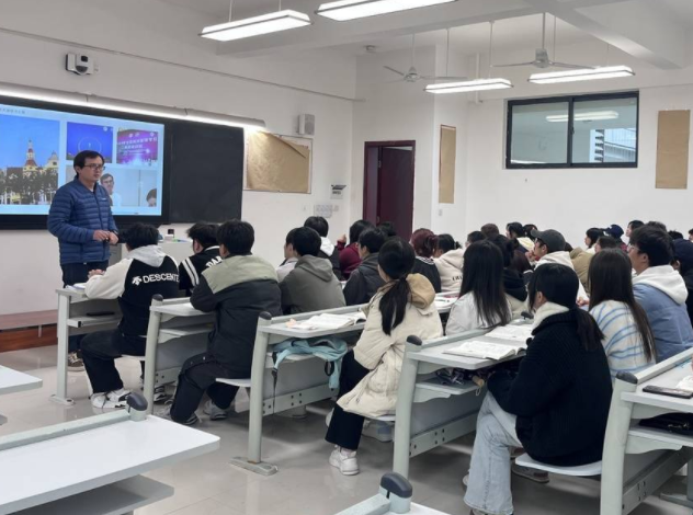 载体和资源的建造与开放为中小学科普和校外科学教育提供物质基础 载体和资源的建造与开放为中小学科普和校外科学教育提供物质基础